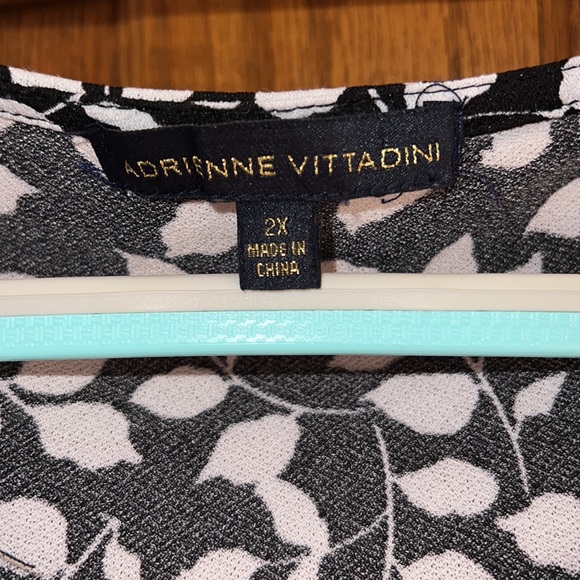 Cute tie keyhole front neck - Picture 3 of 4